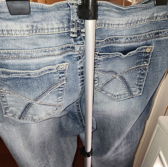 Wallflower Denim Capri, Cuffed, Size 13 - Picture 4 of 4